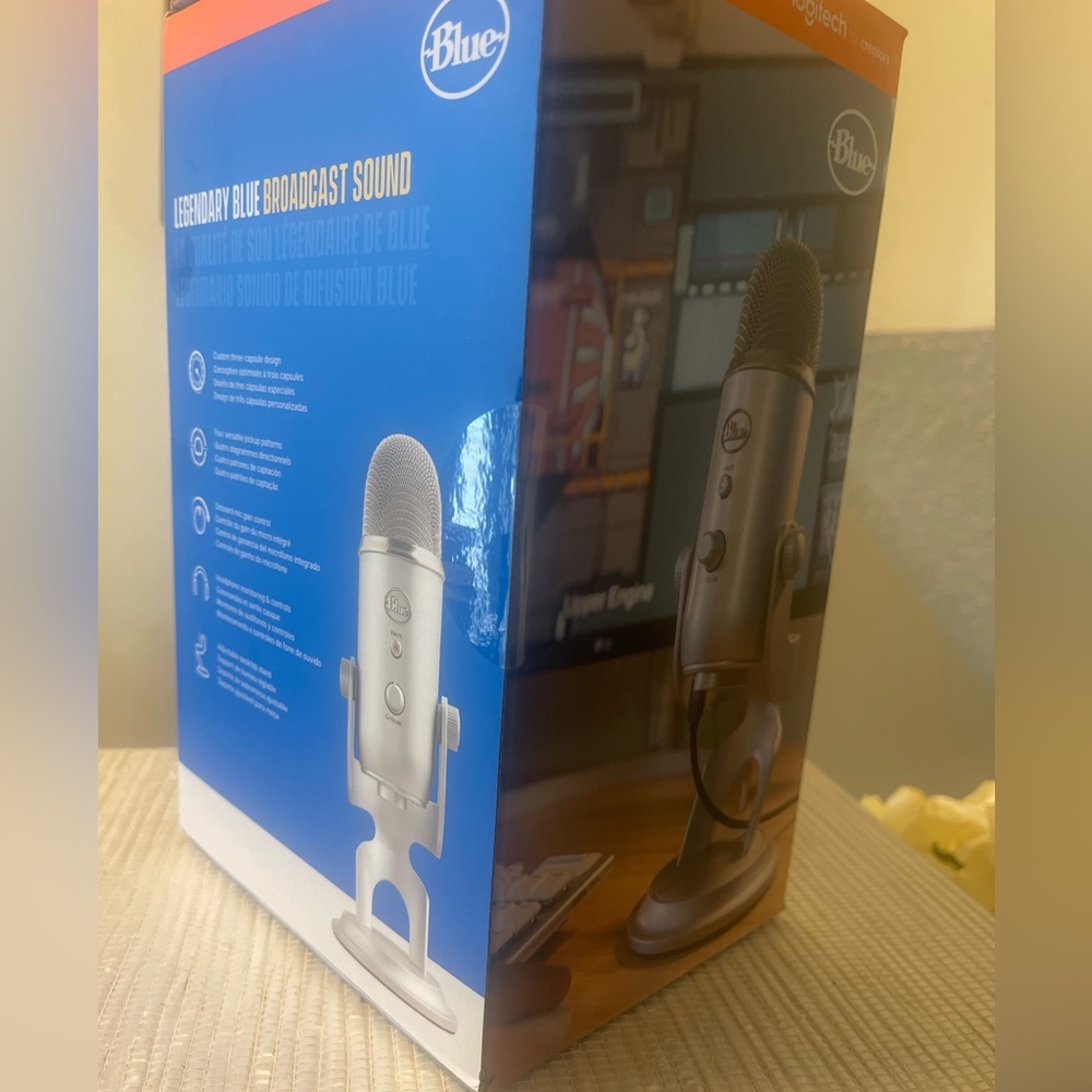 Blue Yeti Microphone - Picture 2 of 4